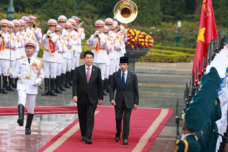 Chủ tịch nước Lương Cường chủ trì lễ đón chính thức Quốc vương Brunei- Ảnh 3. Chủ tịch nước Lương Cường chủ trì lễ đón chính thức Quốc vương Brunei- Ảnh 3.