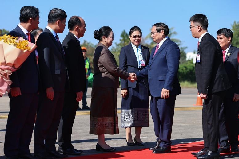 Thủ tướng Phạm Minh Chính tới Thủ đô Vientiane, bắt đầu chuyến công tác tại Lào- Ảnh 3.