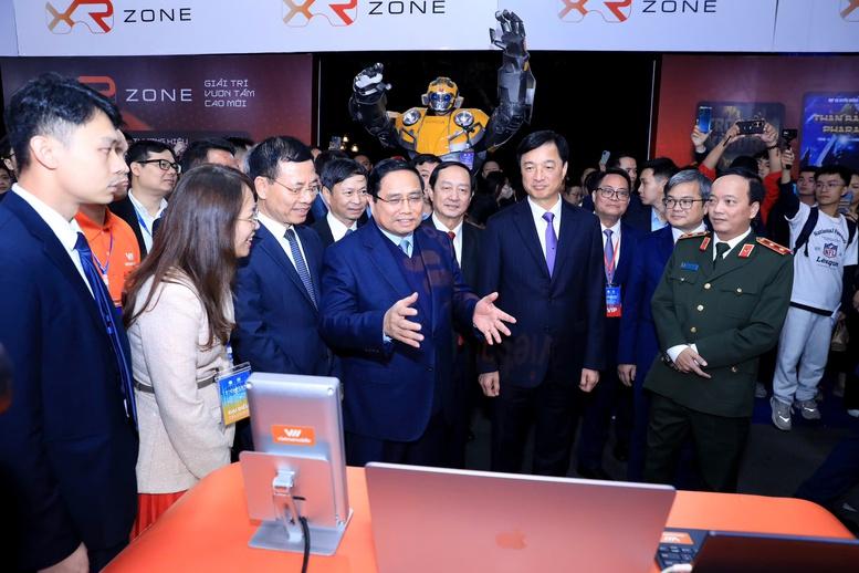 Thủ tướng: Phát triển năng lực công nghệ trong nước là con đường tất yếu- Ảnh 4. Thủ tướng: Phát triển năng lực công nghệ trong nước là con đường tất yếu- Ảnh 4.