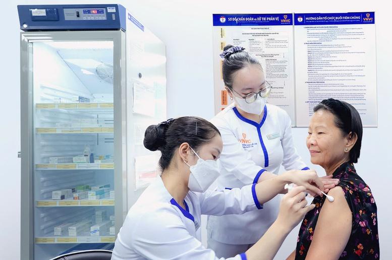 Vaccine RSV thế hệ mới phòng viêm phổi triển khai tại Hệ thống tiêm chủng VNVC toàn quốc- Ảnh 2. Vaccine RSV thế hệ mới phòng viêm phổi triển khai tại Hệ thống tiêm chủng VNVC toàn quốc- Ảnh 2.