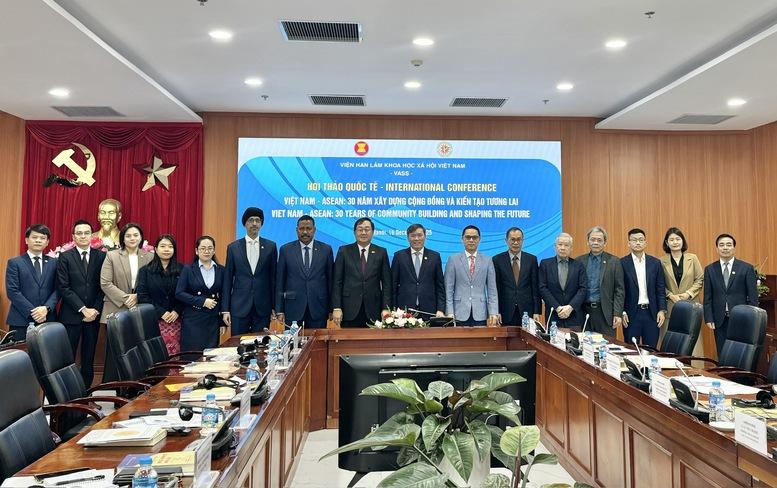 Việt Nam – ASEAN: 30 năm đồng hành kiến tạo cộng đồng và hướng tới tương lai tự cường- Ảnh 2. Việt Nam – ASEAN: 30 năm đồng hành kiến tạo cộng đồng và hướng tới tương lai tự cường- Ảnh 2.