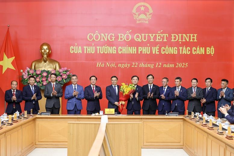 Thủ tướng trao Quyết định giao Quyền Bộ trưởng Bộ Công Thương- Ảnh 8. Thủ tướng trao Quyết định giao Quyền Bộ trưởng Bộ Công Thương- Ảnh 8.