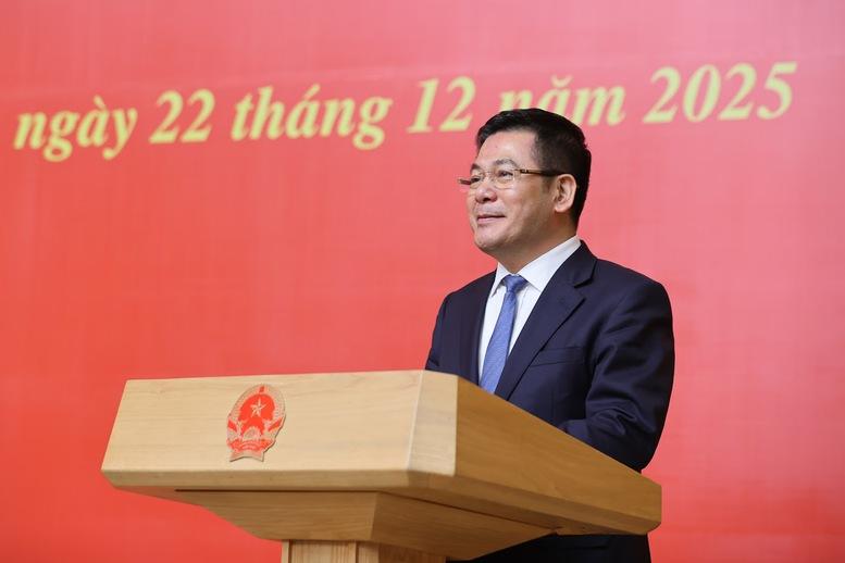 Thủ tướng trao Quyết định giao Quyền Bộ trưởng Bộ Công Thương- Ảnh 7. Thủ tướng trao Quyết định giao Quyền Bộ trưởng Bộ Công Thương- Ảnh 7.