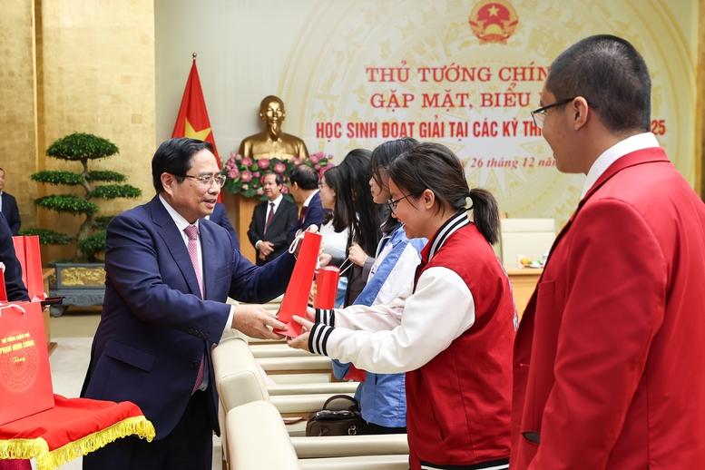 Thủ tướng: Khẩn trương xây dựng Đề án phát hiện và bồi dưỡng nhân tài trẻ Việt Nam- Ảnh 5. Thủ tướng: Khẩn trương xây dựng Đề án phát hiện và bồi dưỡng nhân tài trẻ Việt Nam- Ảnh 5.