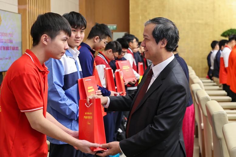 Thủ tướng: Khẩn trương xây dựng Đề án phát hiện và bồi dưỡng nhân tài trẻ Việt Nam- Ảnh 7. Thủ tướng: Khẩn trương xây dựng Đề án phát hiện và bồi dưỡng nhân tài trẻ Việt Nam- Ảnh 7.