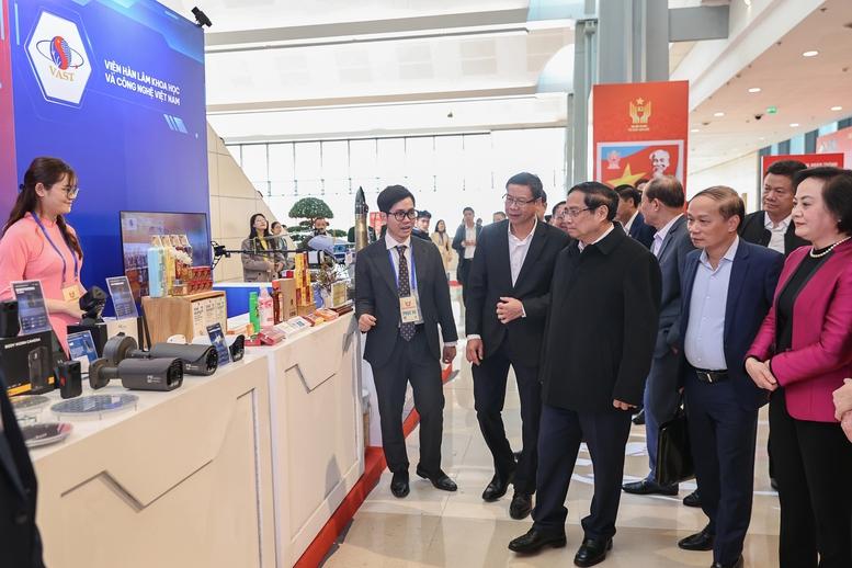 Thủ tướng Phạm Minh Chính kiểm tra công tác chuẩn bị Đại hội Thi đua yêu nước toàn quốc lần thứ XI- Ảnh 5.