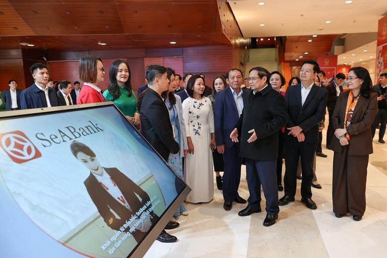 Thủ tướng Phạm Minh Chính kiểm tra công tác chuẩn bị Đại hội Thi đua yêu nước toàn quốc lần thứ XI- Ảnh 7.