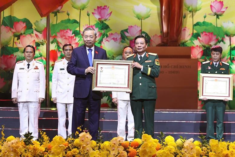Lãnh đạo Đảng, Nhà nước trao danh hiệu Anh hùng tặng các tập thể, cá nhân- Ảnh 2.