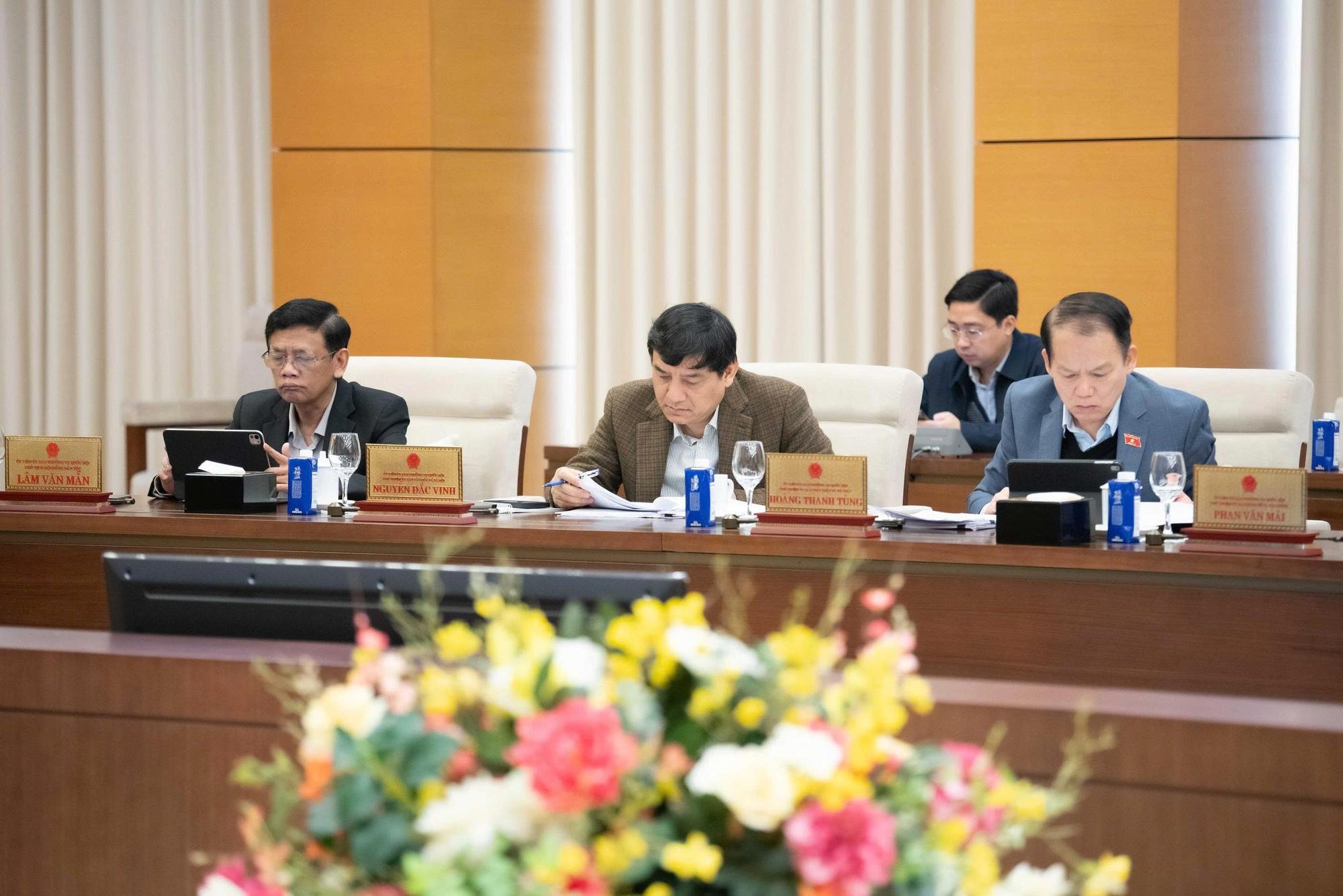 Chính sách tiền lương đối với cán bộ, công chức, viên chức và người nghỉ hưu chưa đáp ứng yêu cầu bảo đảm đời sống- Ảnh 3. Chính sách tiền lương đối với cán bộ, công chức, viên chức và người nghỉ hưu chưa đáp ứng yêu cầu bảo đảm đời sống- Ảnh 3.