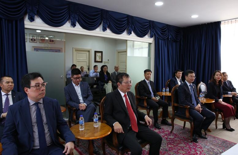 Phát huy vai trò cầu nối hữu nghị thúc đẩy quan hệ hợp tác Việt Nam - Singapore- Ảnh 4.