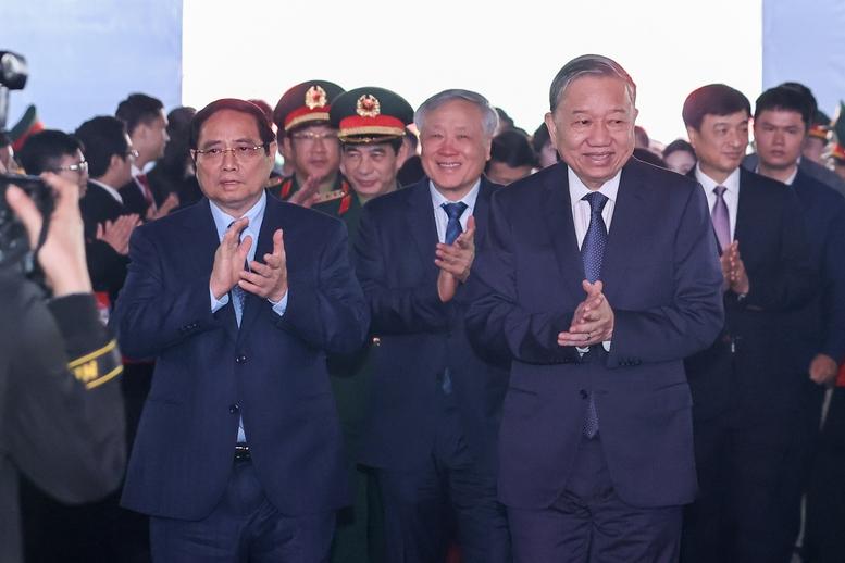 Thủ tướng: Nhà máy chế tạo chip bán dẫn công nghệ cao là mắt xích then chốt mà Việt Nam còn thiếu- Ảnh 3.