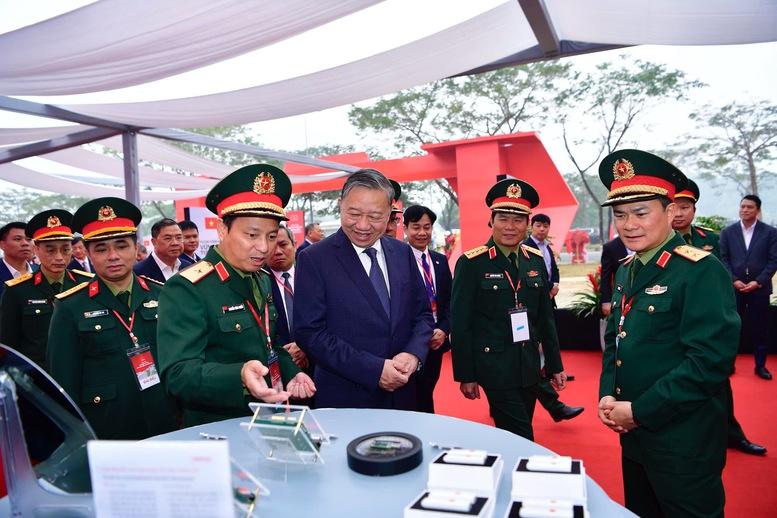 Thủ tướng: Nhà máy chế tạo chip bán dẫn công nghệ cao là mắt xích then chốt mà Việt Nam còn thiếu- Ảnh 1.