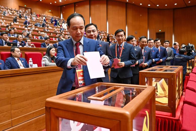 CHÙM ẢNH: Bỏ phiếu Bầu Ban Chấp hành Trung ương Đảng khóa XIV- Ảnh 16. CHÙM ẢNH: Bỏ phiếu Bầu Ban Chấp hành Trung ương Đảng khóa XIV- Ảnh 16.