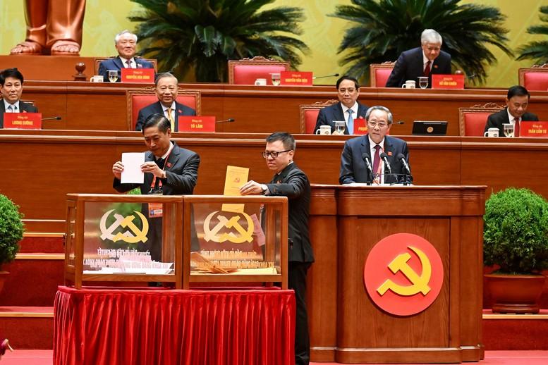 CHÙM ẢNH: Bỏ phiếu Bầu Ban Chấp hành Trung ương Đảng khóa XIV- Ảnh 15. CHÙM ẢNH: Bỏ phiếu Bầu Ban Chấp hành Trung ương Đảng khóa XIV- Ảnh 15.