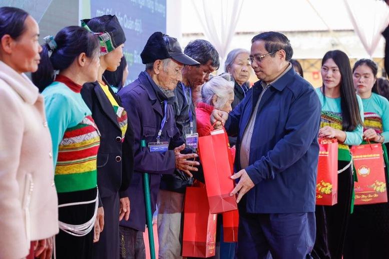 Thủ tướng Phạm Minh Chính: Mọi thành quả phát triển đều hướng tới nhân dân- Ảnh 12.