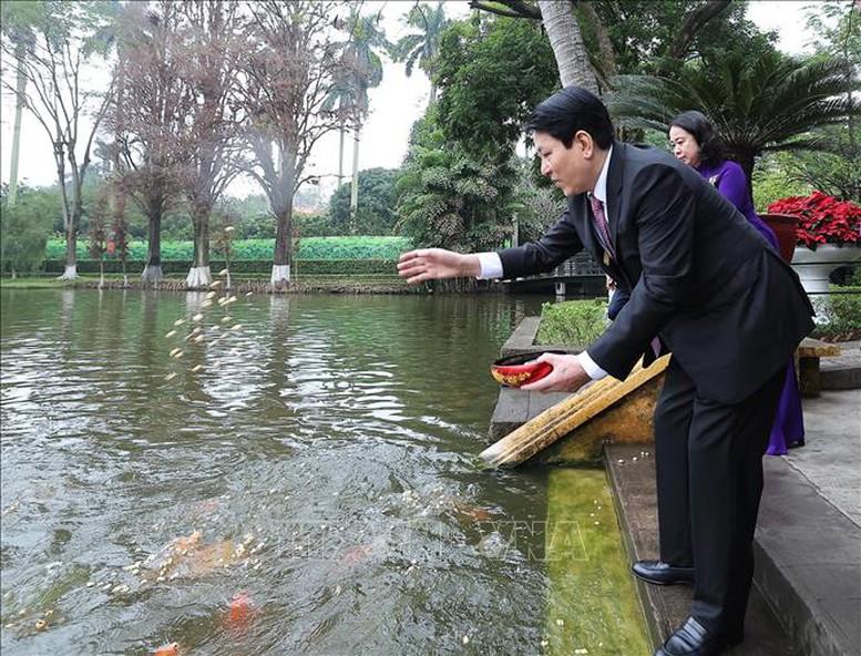 Chủ tịch nước Lương Cường dâng hương tưởng niệm Chủ tịch Hồ Chí Minh tại Nhà 67- Ảnh 2. Chủ tịch nước Lương Cường dâng hương tưởng niệm Chủ tịch Hồ Chí Minh tại Nhà 67- Ảnh 2.