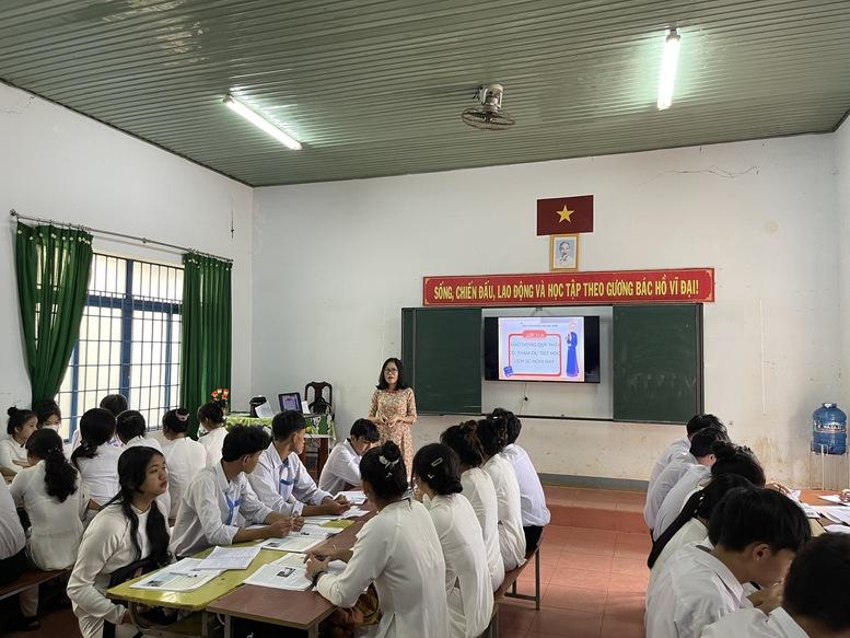 Quy định chế độ làm việc đối với giáo viên cơ sở giáo dục thường xuyên - Ảnh 1.