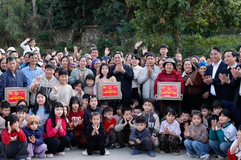 Thủ tướng: Phát động 'Chiến dịch Đông Khê năm 2026' hoàn thành 2 tuyến cao tốc ở Lạng Sơn, Cao Bằng- Ảnh 10. Thủ tướng: Phát động 'Chiến dịch Đông Khê năm 2026' hoàn thành 2 tuyến cao tốc ở Lạng Sơn, Cao Bằng- Ảnh 10.