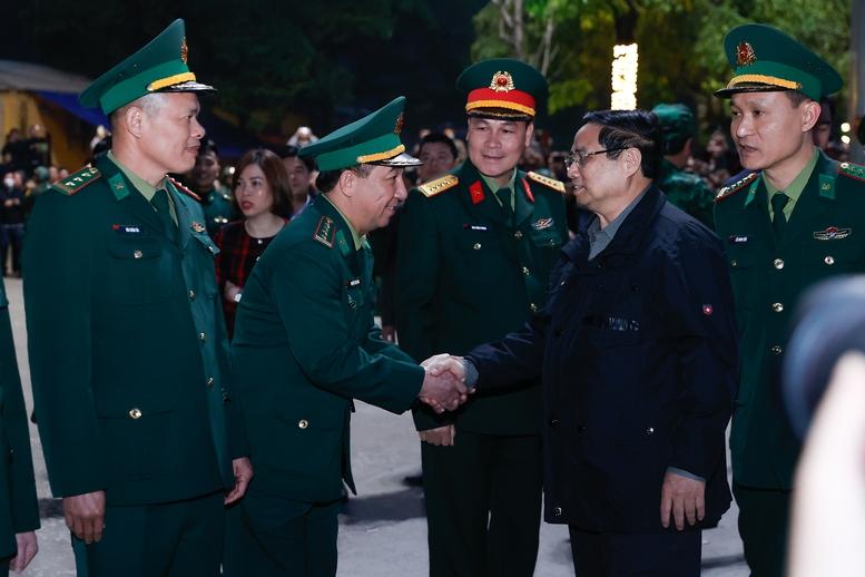 Thủ tướng: Phát động 'Chiến dịch Đông Khê năm 2026' hoàn thành 2 tuyến cao tốc ở Lạng Sơn, Cao Bằng- Ảnh 12. Thủ tướng: Phát động 'Chiến dịch Đông Khê năm 2026' hoàn thành 2 tuyến cao tốc ở Lạng Sơn, Cao Bằng- Ảnh 12.