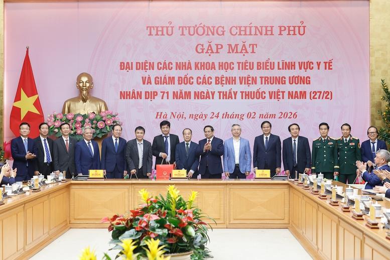 Thủ tướng Phạm Minh Chính: "Giữ trọn y đức - Vững vàng y thuật - Nâng tầm y lý - Vượt qua nghịch cảnh - Tất cả vì dân"- Ảnh 3.