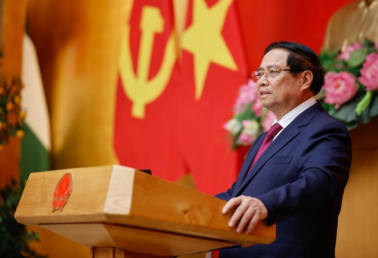 Thủ tướng trao quyết định chỉ định Phó Bí thư Đảng ủy Chính phủ và bổ nhiệm lãnh đạo 4 bộ, cơ quan ngang Bộ- Ảnh 9. Thủ tướng trao quyết định chỉ định Phó Bí thư Đảng ủy Chính phủ và bổ nhiệm lãnh đạo 4 bộ, cơ quan ngang Bộ- Ảnh 9.