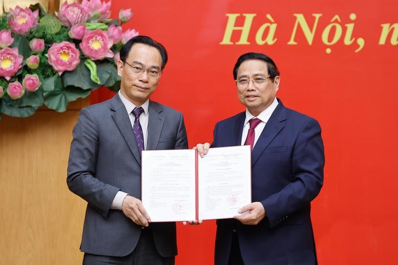 Thủ tướng trao quyết định chỉ định Phó Bí thư Đảng ủy Chính phủ và bổ nhiệm lãnh đạo 4 bộ, cơ quan ngang Bộ- Ảnh 5. Thủ tướng trao quyết định chỉ định Phó Bí thư Đảng ủy Chính phủ và bổ nhiệm lãnh đạo 4 bộ, cơ quan ngang Bộ- Ảnh 5.