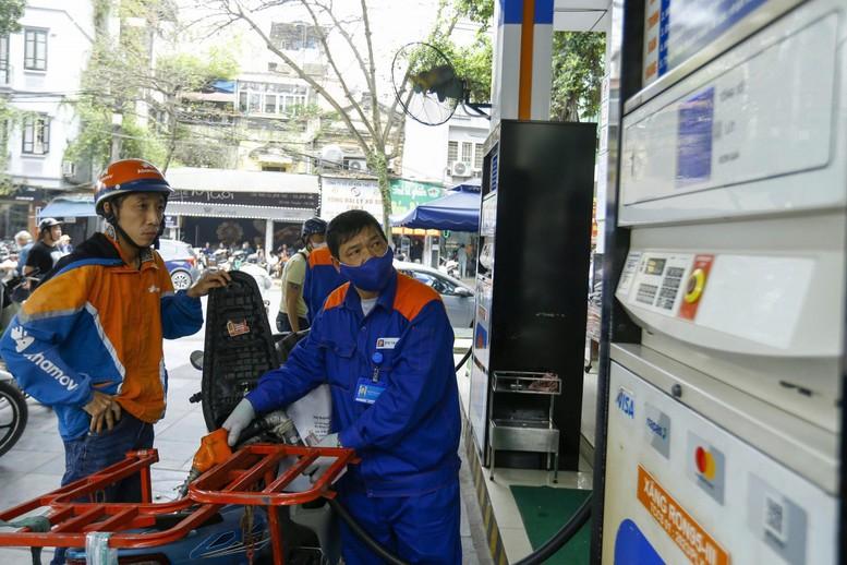 Thực hiện các giải pháp bảo đảm nguồn cung xăng dầu cho thị trường trong nước- Ảnh 1.