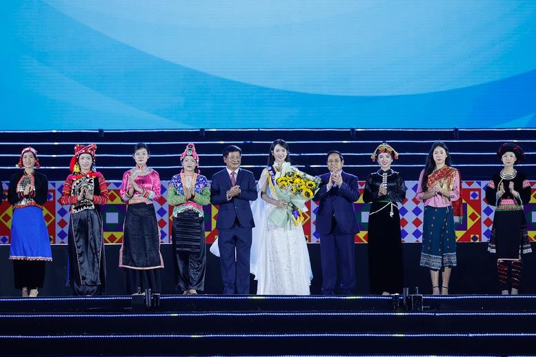 Thủ tướng Phạm Minh Chính dự lễ khai mạc Lễ hội Hoa Ban tỉnh Điện Biên năm 2026- Ảnh 5.