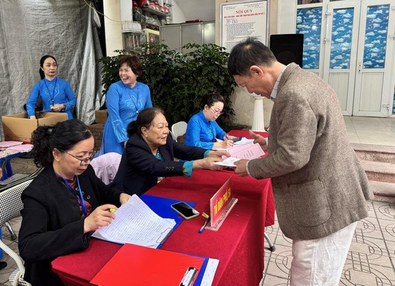 Kết thúc bầu cử, tỉ lệ cử tri cả nước tham gia bỏ phiếu đạt 99,68%- Ảnh 1.