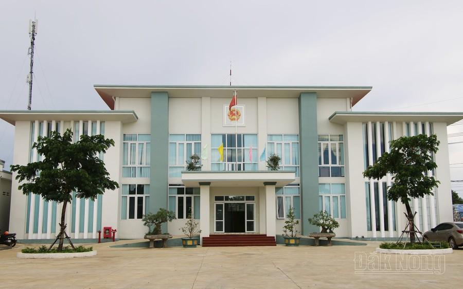 Quy định phụ cấp chức vụ lãnh đạo đảng ủy, MTTQ Việt Nam và các tổ chức chính trị-xã hội xã, phường, đặc khu