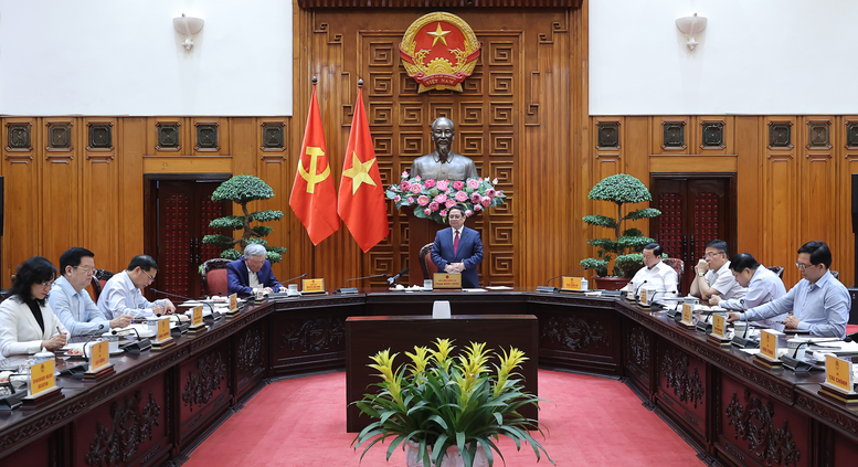 Thủ tướng: Xây dựng ngay kho dầu thô tại Nghi Sơn và tính toán các địa điểm khác- Ảnh 1.