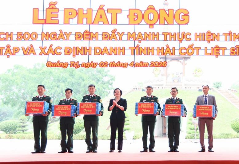 Phó Thủ tướng Phạm Thị Thanh Trà phát động Chiến dịch 500 ngày đêm tìm kiếm, quy tập và xác định danh tính hài cốt liệt sĩ- Ảnh 3.