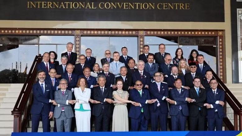 ASEAN, EU nhất trí sớm triển khai hiệp định vận tải hàng không đầu tiên giữa hai tổ chức khu vực trên thế giới- Ảnh 1.