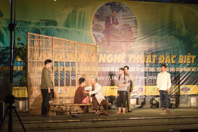 Khai mạc Chương trình nghệ thuật đặc biệt về Bác Hồ tại Pác Bó (Cao Bằng)- Ảnh 2. Khai mạc Chương trình nghệ thuật đặc biệt về Bác Hồ tại Pác Bó (Cao Bằng)- Ảnh 2.