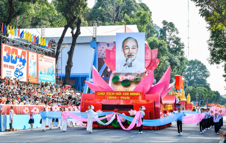 TƯ TƯỞNG HỒ CHÍ MINH SOI SÁNG HÀNH TRÌNH PHÁT TRIỂN ĐẤT NƯỚC- Ảnh 1. TƯ TƯỞNG HỒ CHÍ MINH SOI SÁNG HÀNH TRÌNH PHÁT TRIỂN ĐẤT NƯỚC- Ảnh 1.