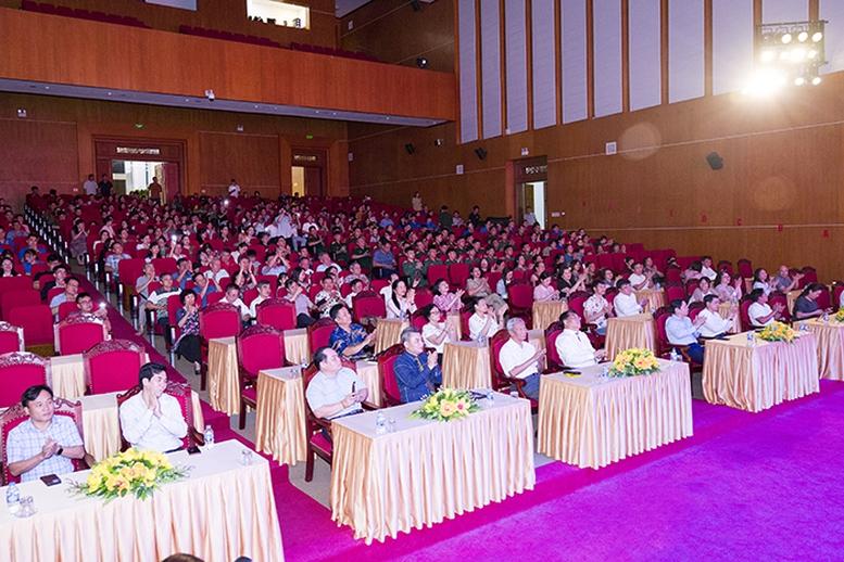 Tiếp tục công diễn miễn phí Chương trình nghệ thuật đặc biệt ca ngợi Bác Hồ - Ảnh 1. Tiếp tục công diễn miễn phí Chương trình nghệ thuật đặc biệt ca ngợi Bác Hồ - Ảnh 1.