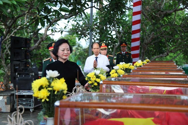Đón 80 hài cốt liệt sĩ quân tình nguyện, chuyên gia Việt Nam hy sinh trên đất Lào trở về đất mẹ- Ảnh 1.