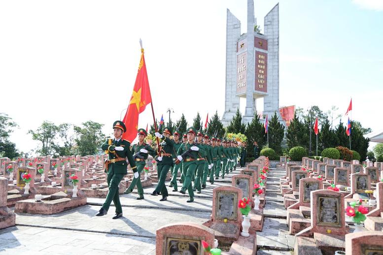 Đón 80 hài cốt liệt sĩ quân tình nguyện, chuyên gia Việt Nam hy sinh trên đất Lào trở về đất mẹ- Ảnh 6.
