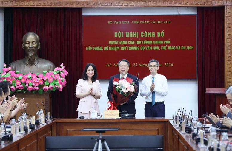 Phó Thủ tướng Phạm Thị Thanh Trà trao quyết định bổ nhiệm ông Nguyễn Huy Dũng giữ chức Thứ trưởng Bộ VHTT&DL- Ảnh 5. Phó Thủ tướng Phạm Thị Thanh Trà trao quyết định bổ nhiệm ông Nguyễn Huy Dũng giữ chức Thứ trưởng Bộ VHTT&DL- Ảnh 5.