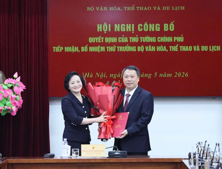 Phó Thủ tướng Phạm Thị Thanh Trà trao quyết định bổ nhiệm ông Nguyễn Huy Dũng giữ chức Thứ trưởng Bộ VHTT&DL- Ảnh 2. Phó Thủ tướng Phạm Thị Thanh Trà trao quyết định bổ nhiệm ông Nguyễn Huy Dũng giữ chức Thứ trưởng Bộ VHTT&DL- Ảnh 2.