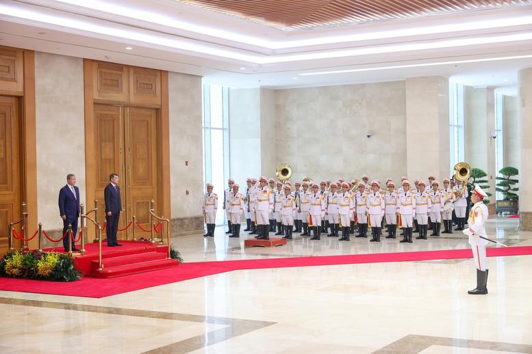 Thủ tướng Lê Minh Hưng chủ trì lễ đón chính thức Thủ tướng Campuchia- Ảnh 2.