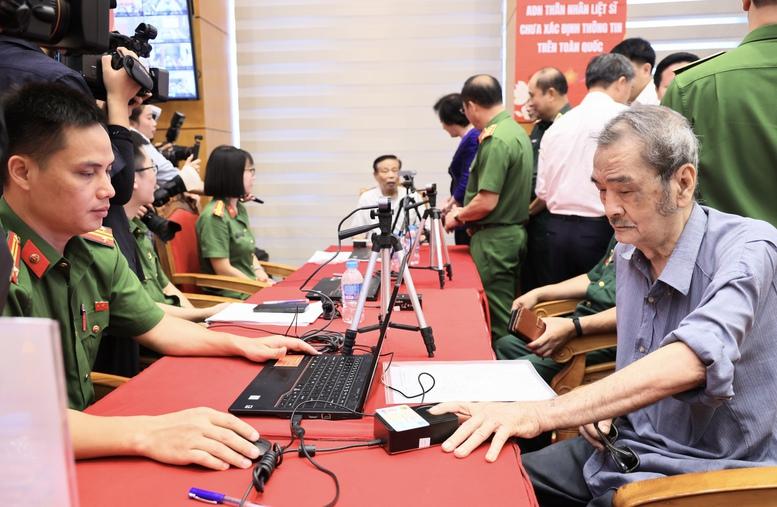 Phó Thủ tướng Phạm Thị Thanh Trà phát động cao điểm thu nhận ADN, mở thêm cơ hội xác định danh tính liệt sĩ- Ảnh 7.