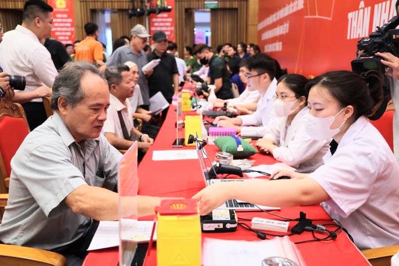 Phó Thủ tướng Phạm Thị Thanh Trà phát động cao điểm thu nhận ADN, mở thêm cơ hội xác định danh tính liệt sĩ- Ảnh 8.