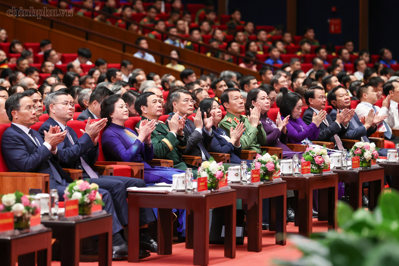 Thủ tướng Chính phủ phát động "Phong trào đẩy mạnh chăm lo người có công với cách mạng"- Ảnh 5.