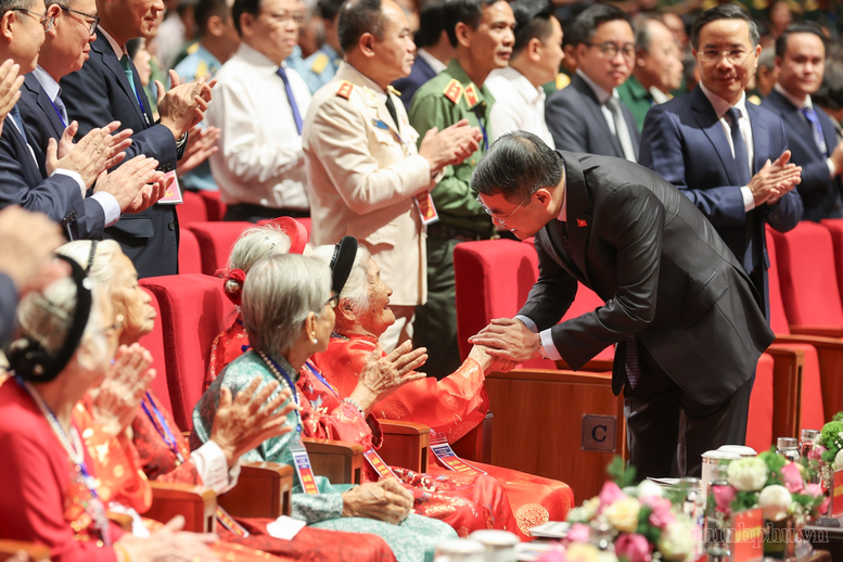 Thủ tướng Chính phủ phát động "Phong trào đẩy mạnh chăm lo người có công với cách mạng"- Ảnh 1.