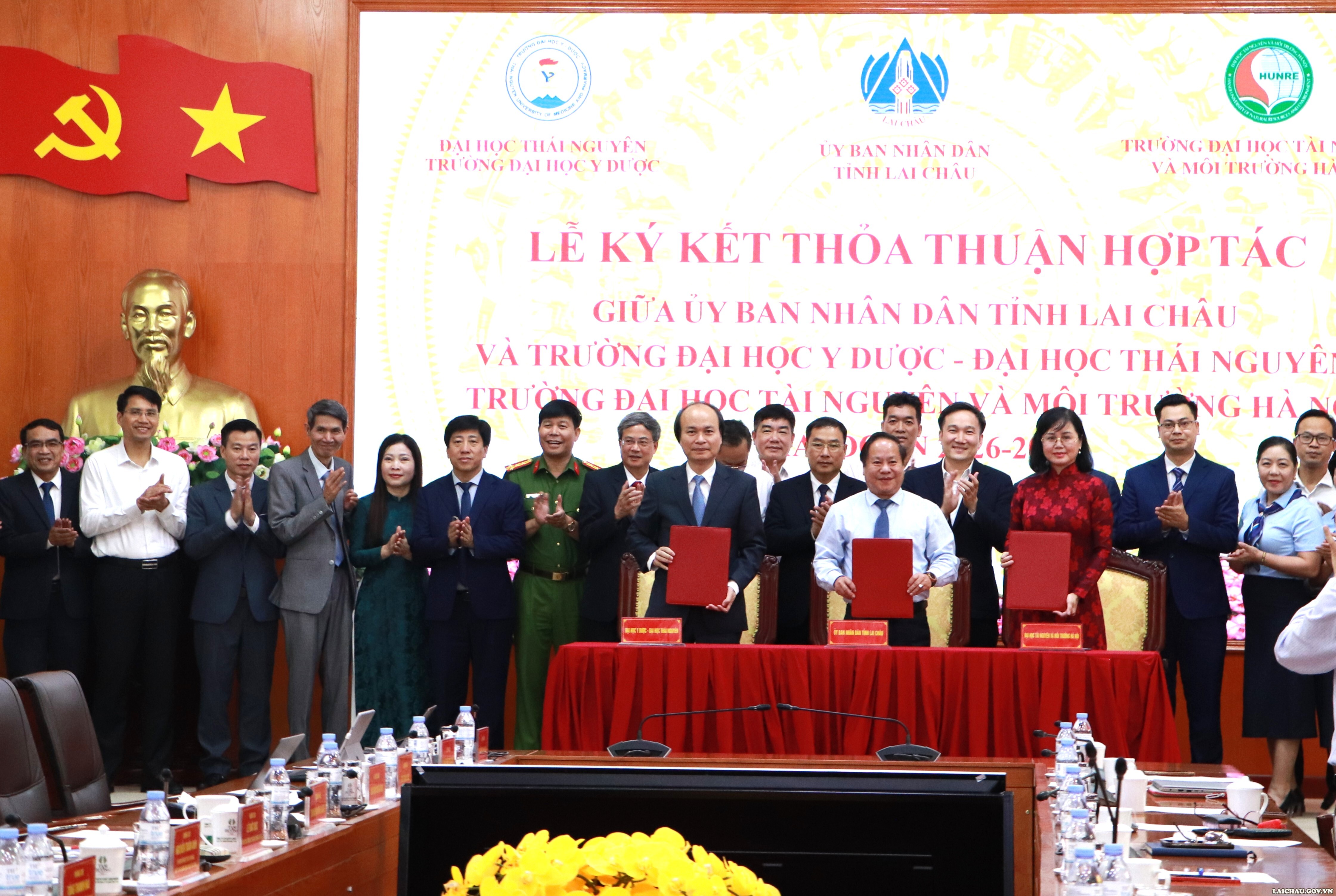 Lễ ký kết thỏa thuận hợp tác giữa UBND tỉnh Lai Châu và Trường Đại học Y Dược - Đại học Thái Nguyên, Trường Đại học Tài nguyên và Môi trường Hà Nội giai đoạn 2026 - 2030