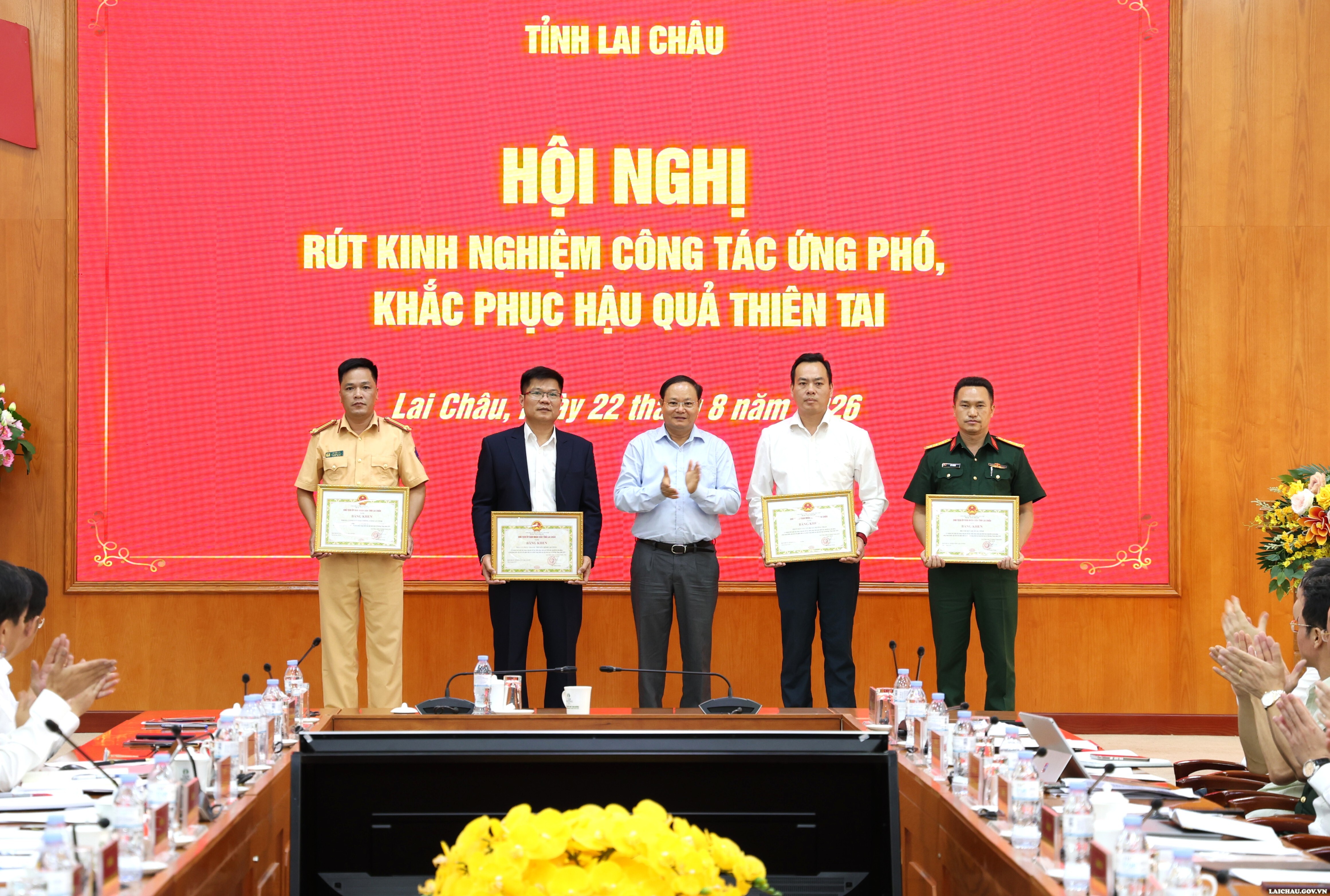 Lai Châu: Biểu dương khen thưởng các tập thể, cá nhân có thành tích xuất sắc khắc phục hậu quả mưa lũ
