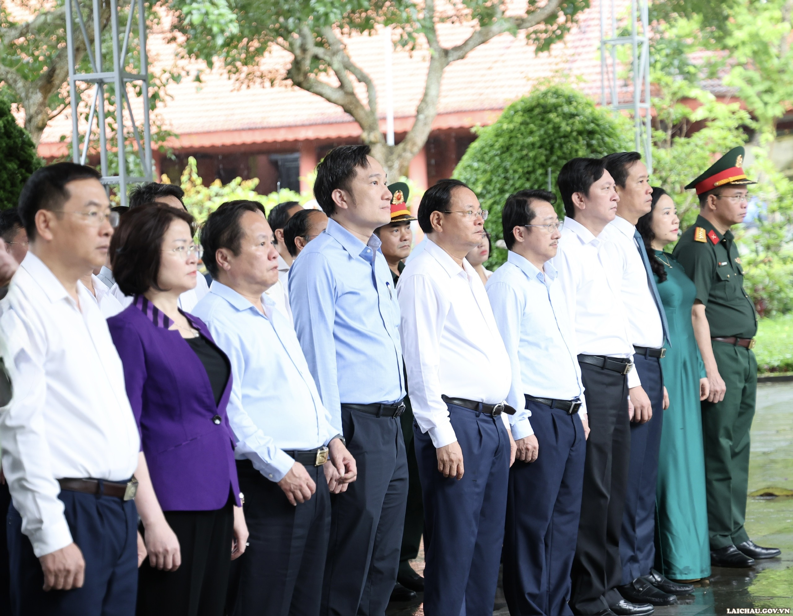 Đoàn đại biểu tỉnh Lai Châu viếng Nghĩa trang Liệt sĩ tỉnh và dâng hoa tại Tượng đài Bác Hồ với đồng bào các dân tộc Lai Châu nhân kỷ niệm 81 năm Cách mạng Tháng Tám và Quốc khánh 2/9