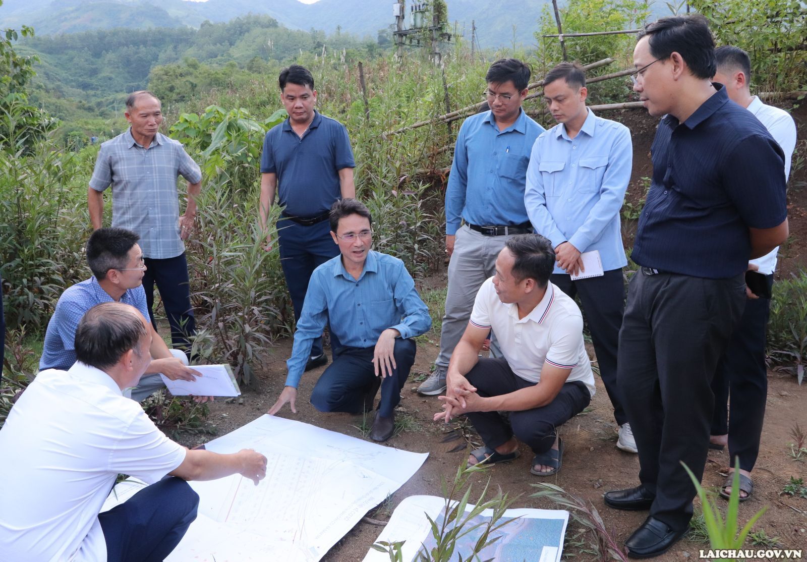 Phó Chủ tịch UBND tỉnh Hà Trọng Hải kiểm tra công tác bố trí, sắp xếp dân cư ra khỏi vùng thiên tai tại các xã Nậm Tăm, Nậm Mạ