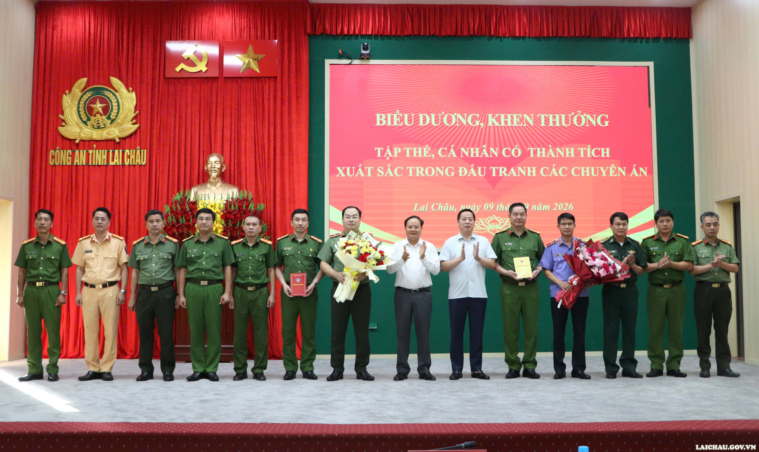 Bí thư Tỉnh ủy Lê Minh Ngân biểu dương, khen thưởng tập thể, cá nhân có thành tích xuất sắc trong đấu tranh các Chuyên án